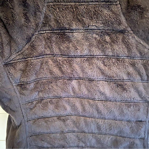 The North Face Women's Black Reversible Vest - Picture 10 of 12